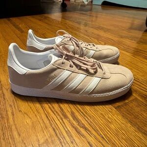 EUC Adidas Gazelle. Size 5.5 youth.